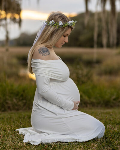Maternity photos are usually best taken from the 28th to the 36th week since the belly has a nice round shape then. During the session you’re encouraged to touch the bump to draw attention to your growing baby. Feel free to bring props. Authentic portrait photography, natural editing for modeling portfolios.